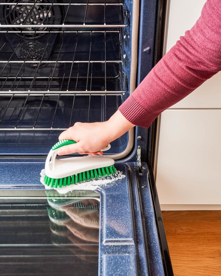 Deep Clean the Oven Holiday Cure 2020 Apartment Therapy